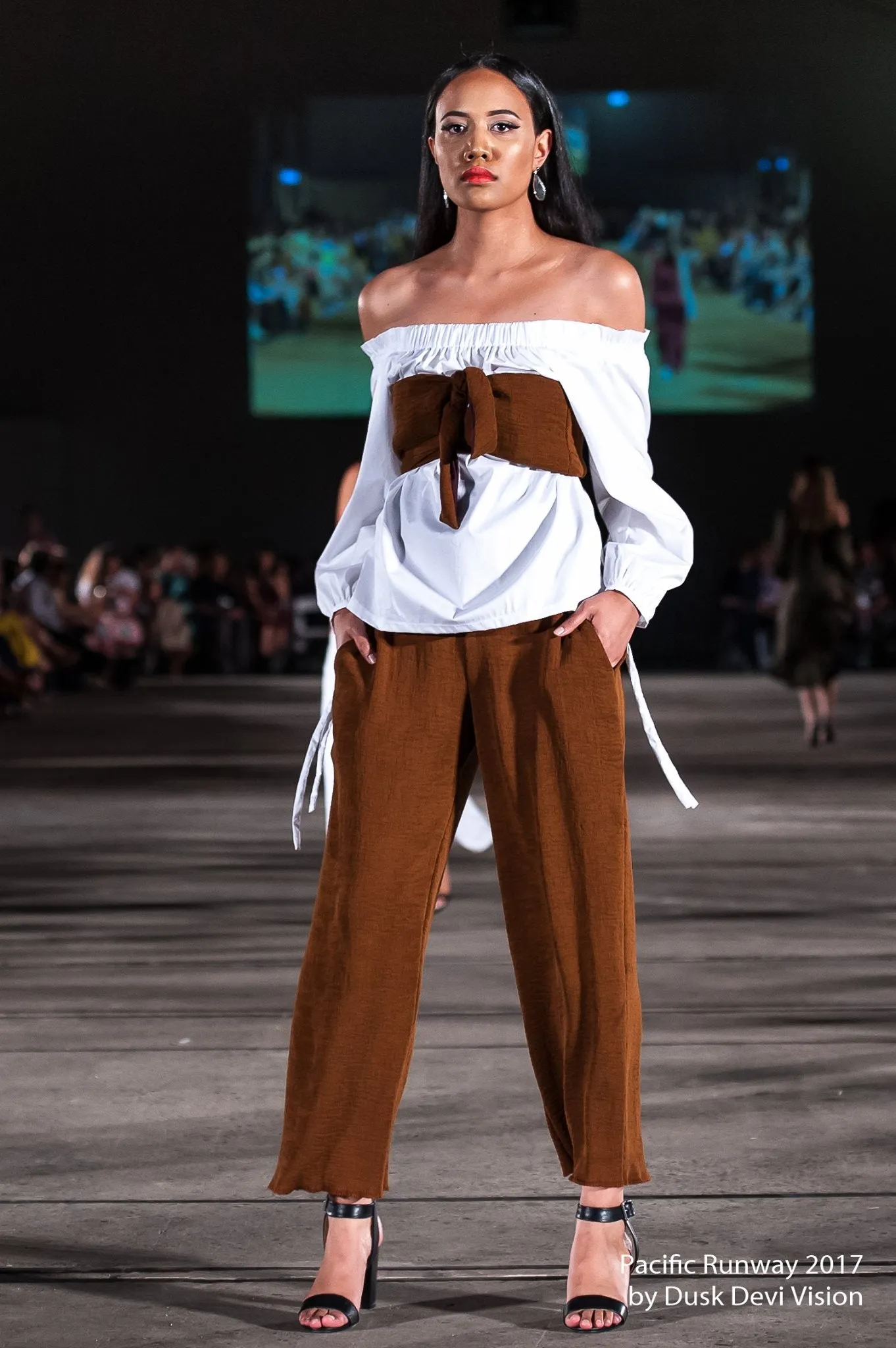 KURIT CRINKLE PANT AND BANDEAU TIE TOP SET